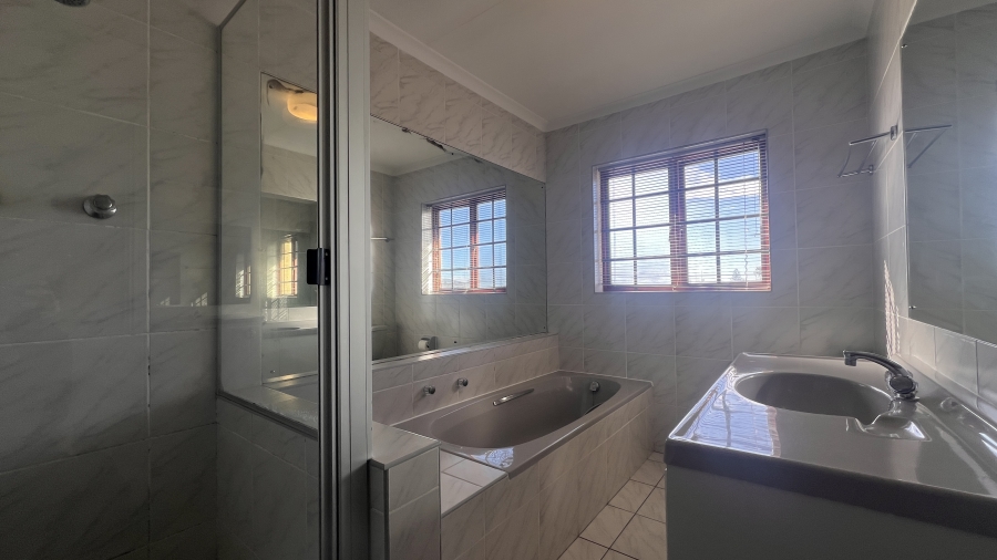 4 Bedroom Property for Sale in Flamingo Vlei Western Cape